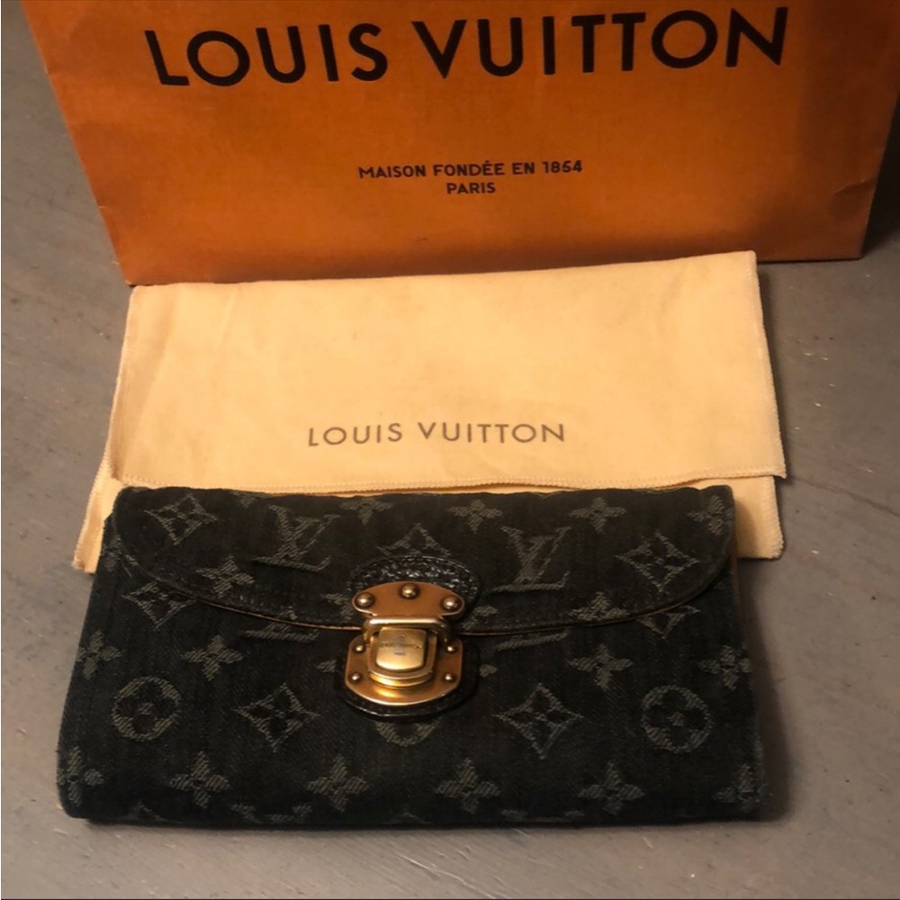 💙Louis Vuiton denim wallet💙